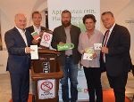 v.l.n.r.: LR Johann Seitinger, Dr. Christian Schreyer (Geschäftsführer der steirischen Abfallwirtschaftsverbände), Robert Tulnik (Geschäftsführer der ARGE Kompost & Biogas), KoR Daniela Müller-Mezin (Obfrau der Fachgruppe Entsorgungs- und Ressourcenmanagement, WKO Steiermark) und DI Dr. Wilhelm Himmel (Land Steiermark, Abteilung 14) © Lebensressort / honorarfrei v.l.n.r.: LR Johann Seitinger, Dr. Christian Schreyer (Geschäftsführer der steirischen Abfallwirtschaftsverbände), Robert Tulnik (Geschäftsführer der ARGE Kompost & Biogas), KoR Daniela Müller-Mezin (Obfrau der Fachgruppe Entsorgungs- und Ressourcenmanagement, WKO Steiermark) und DI Dr. Wilhelm Himmel (Land Steiermark, Abteilung 14) © Lebensressort / honorarfrei