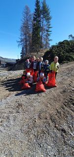 Kinder beim großen steirischen Frühjahrsputz.
