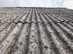 Hausdach Asbestzementplatten (Eternit)