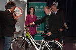 Gewinnerin eines Steirerbikes