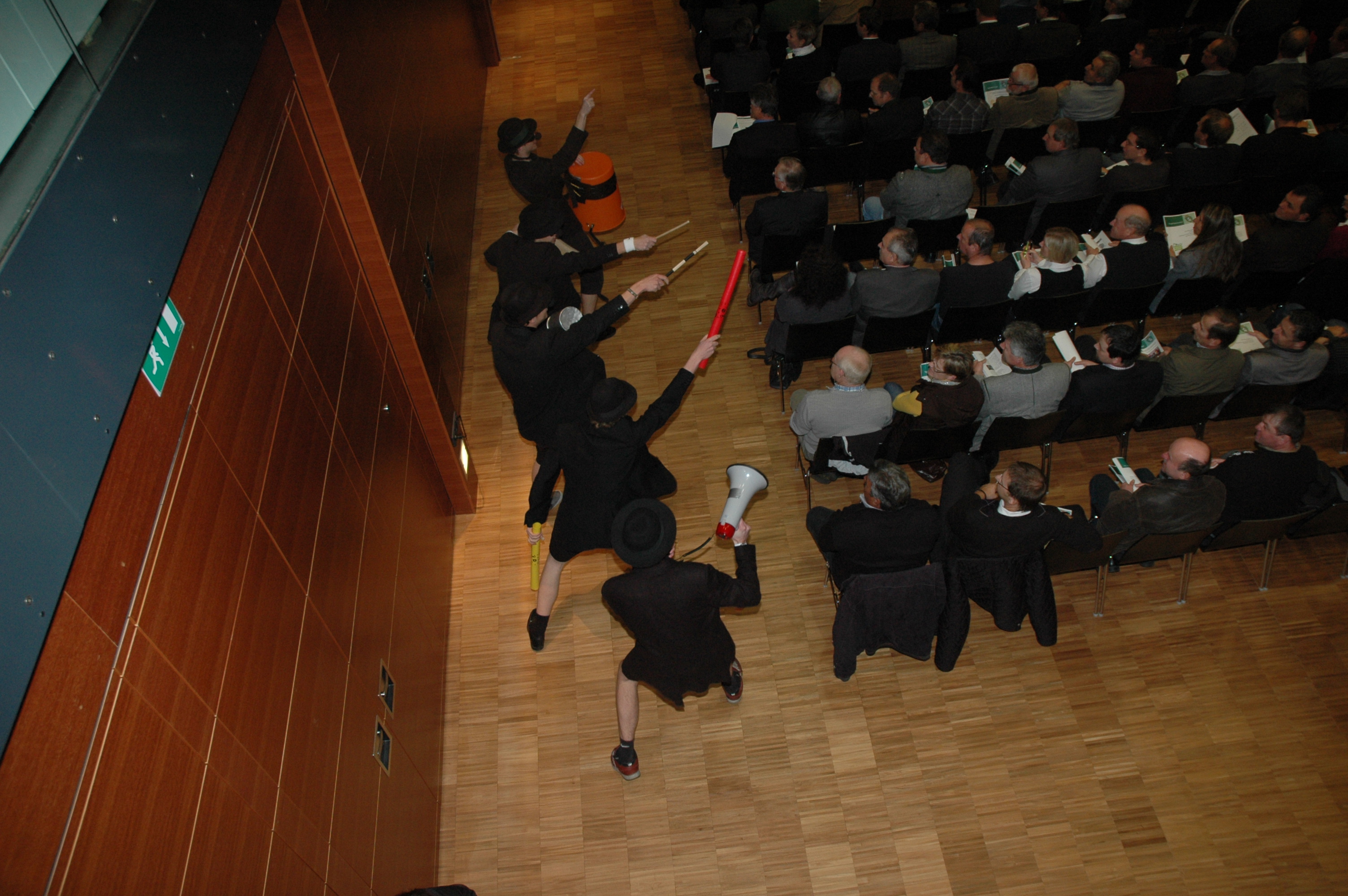 Auflockerung durch die Gruppe "Drums n´noses"