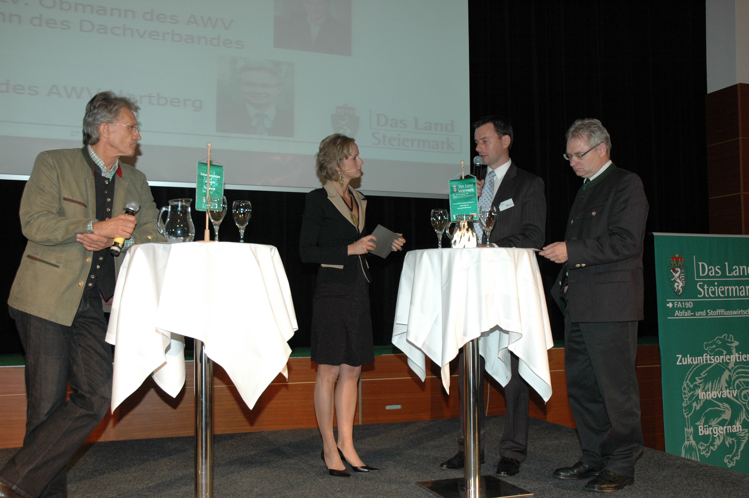Präsentation der Ergebnisse Nachhaltigkeit im AWV von links: Obmann Vizebgm. Josef Hegedüs, Bgm. Ernst Gödl und Bgm. Hermann Grassl 