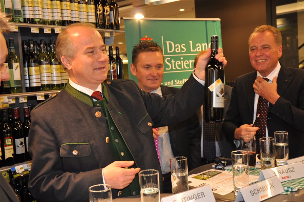 Landesrat Johann Seitinger mit ARA Vorstand Ing. Werner Knausz und SPAR GF Direktor Erwin Schmuck