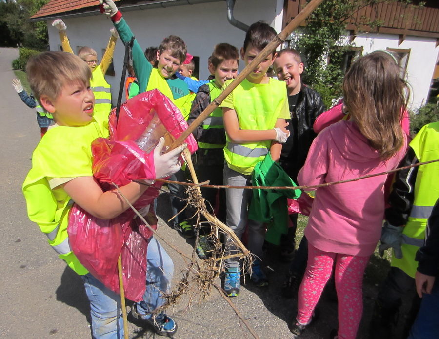 Frühjahrsputz der Volksschule Weinburg