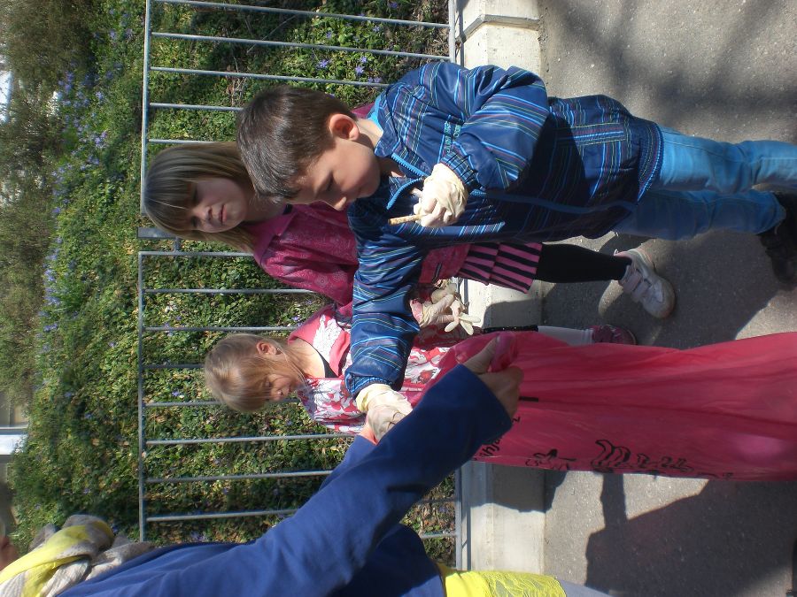 Kindergarten Jägersteig in Judenburg beim Frühjahrsputz 2014