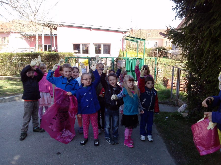 Kindergarten Jägersteig in Judenburg beim Frühjahrsputz 2014