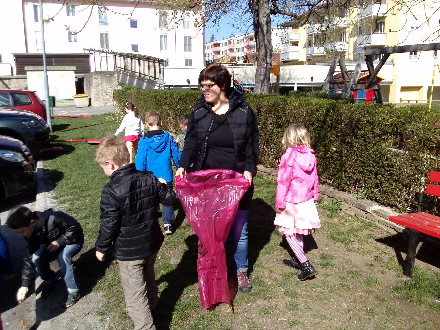 Kindergarten Jägersteig in Judenburg beim Frühjahrsputz 2014