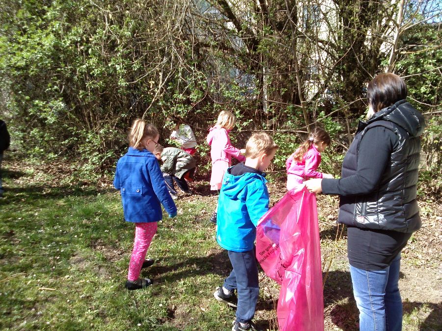 Kindergarten Jägersteig in Judenburg beim Frühjahrsputz 2014