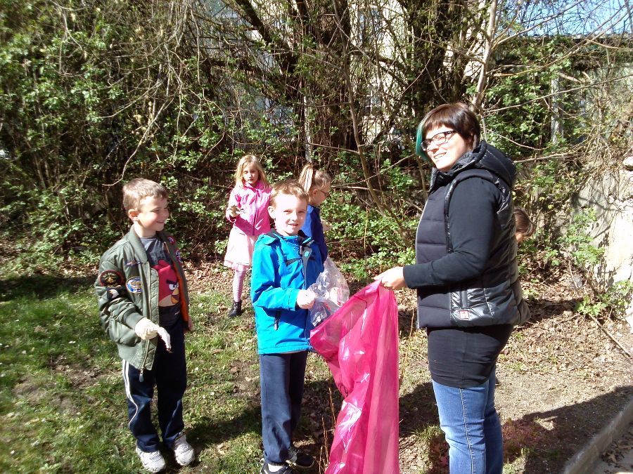 Kindergarten Jägersteig in Judenburg beim Frühjahrsputz 2014