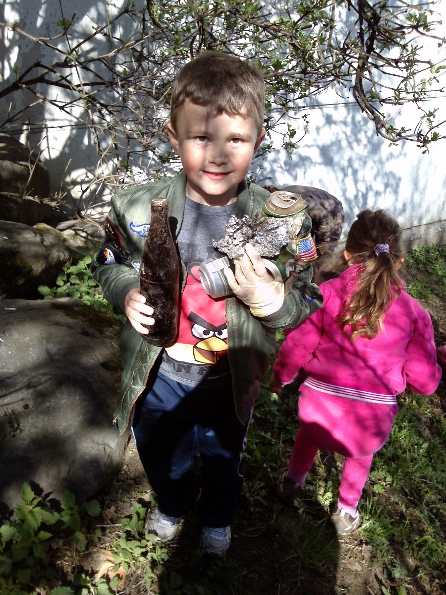 Kindergarten Jägersteig in Judenburg beim Frühjahrsputz 2014