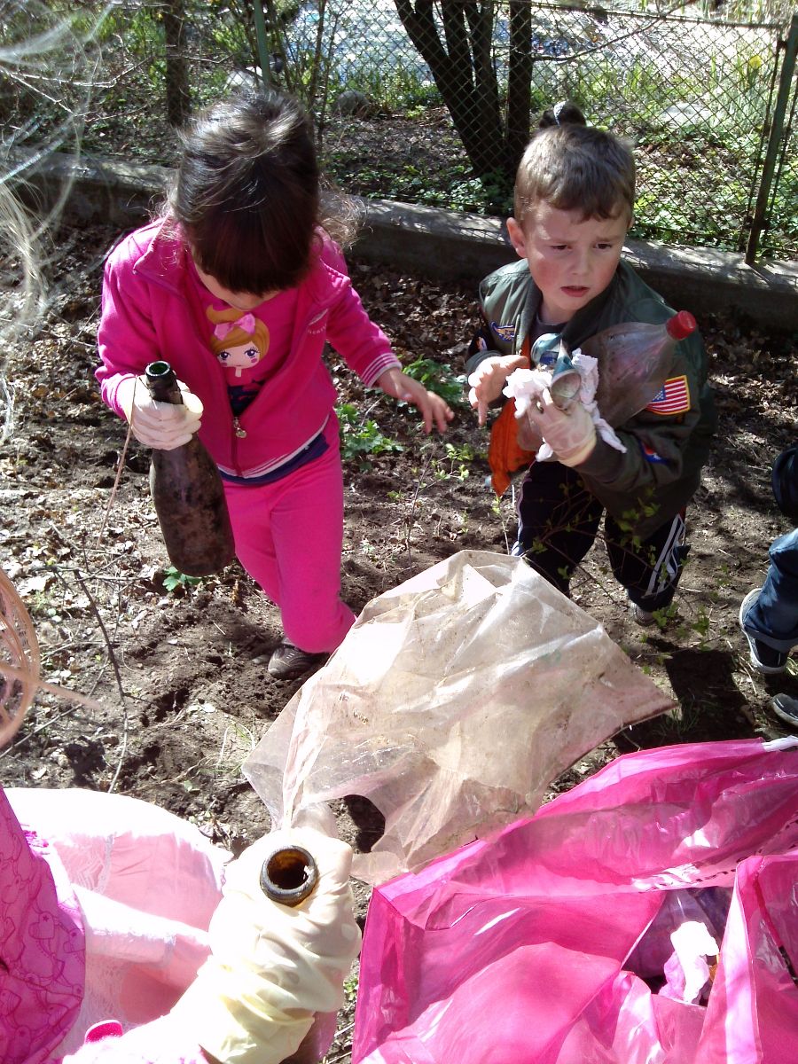 Kindergarten Jägersteig in Judenburg beim Frühjahrsputz 2014