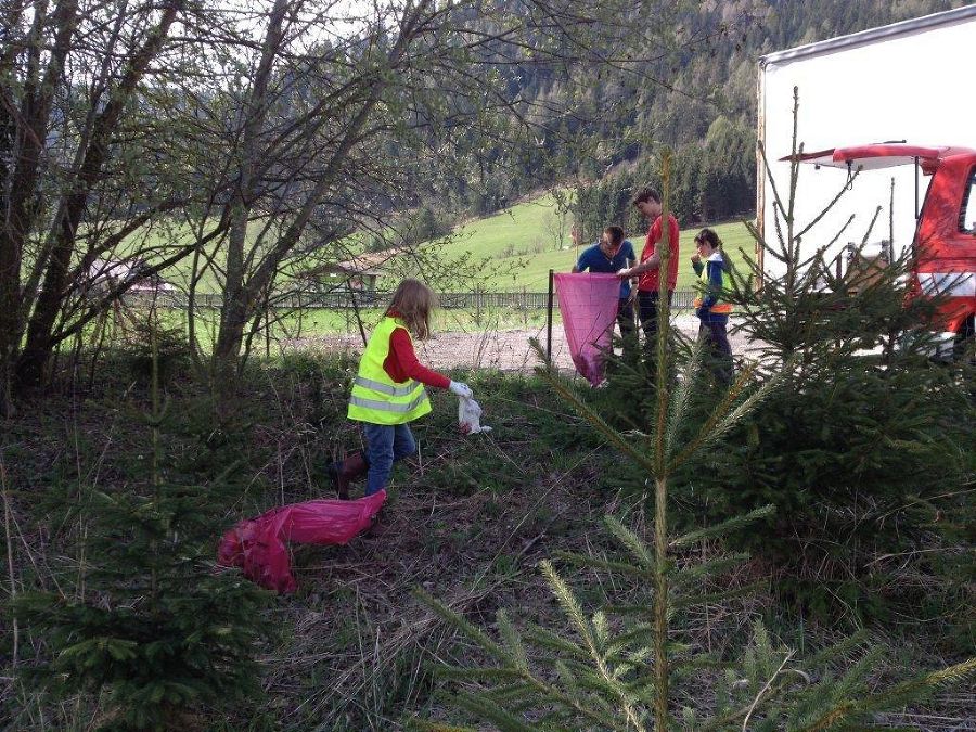 FF Möderbrugg beim Frühjahrsputz 2014