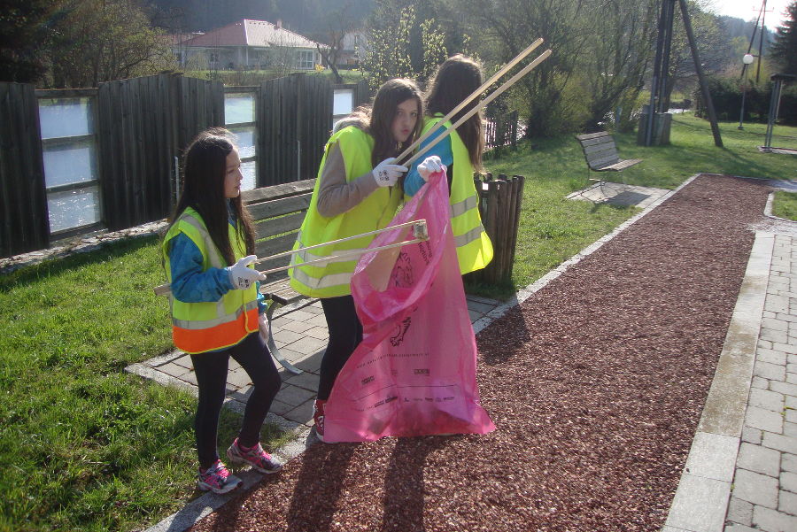 FF Möderbrugg beim Frühjahrsputz 2014