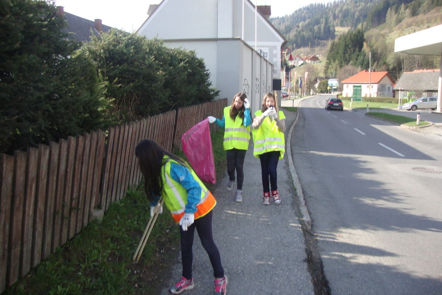 FF Möderbrugg beim Frühjahrsputz 2014