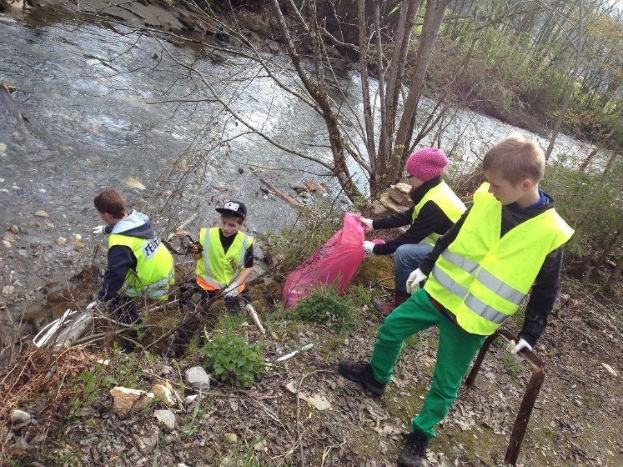 FF Möderbrugg beim Frühjahrsputz 2014