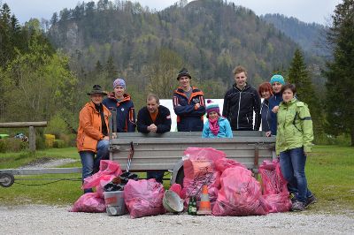 Naturfreunde Ortsgruppe Wildalpen Salzatal säubert in Wildalpen