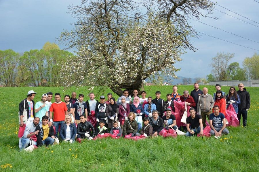 Sammelten gemeinsam Müll in der Au Sammelten gemeinsam Müll in der Au