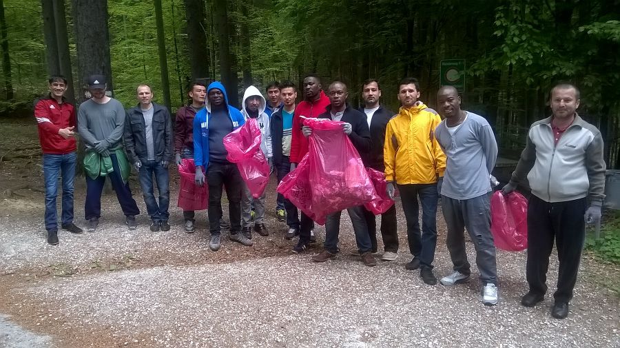 In Köflach waren Asylwerber gemeinsam mit Jugend am Werk unterwegs.