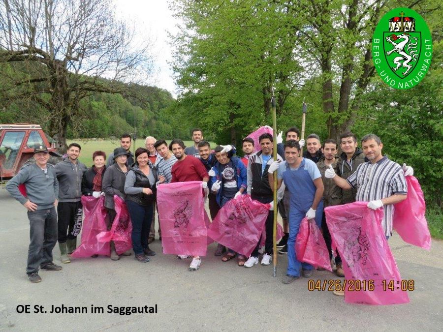 Berg- und Naturwacht Ortseinsatzstelle St. Johann im Saggautal gemeinsam mit Asylwerbern 