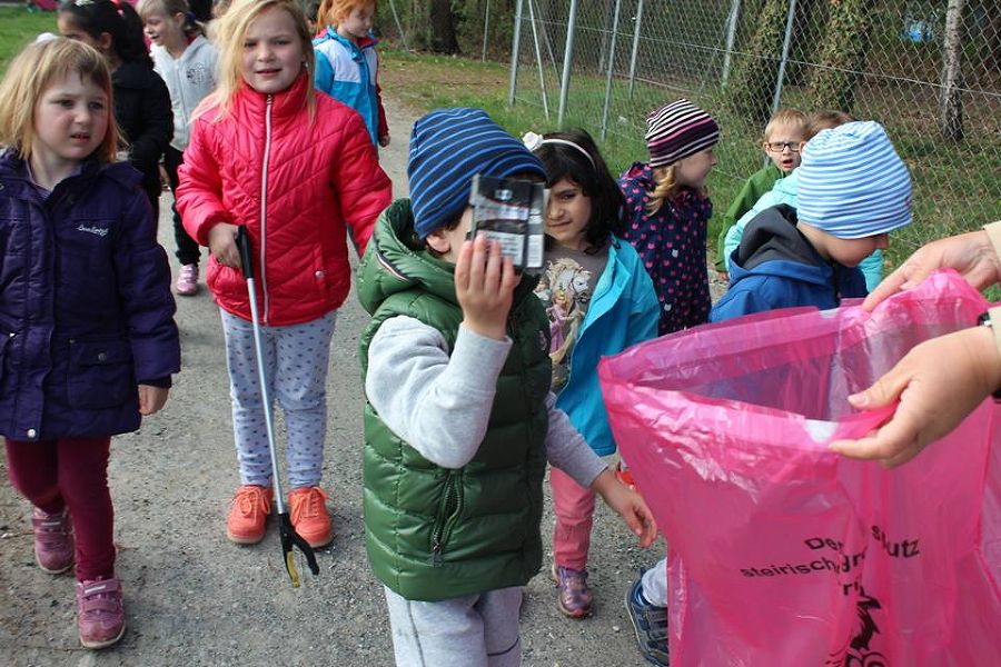 Steiermärkische Berg und Naturwacht Ortseinsatzstelle Leibnitz und der Kindergarten "Sparefroh" Steiermärkische Berg und Naturwacht Ortseinsatzstelle Leibnitz und der Kindergarten "Sparefroh"