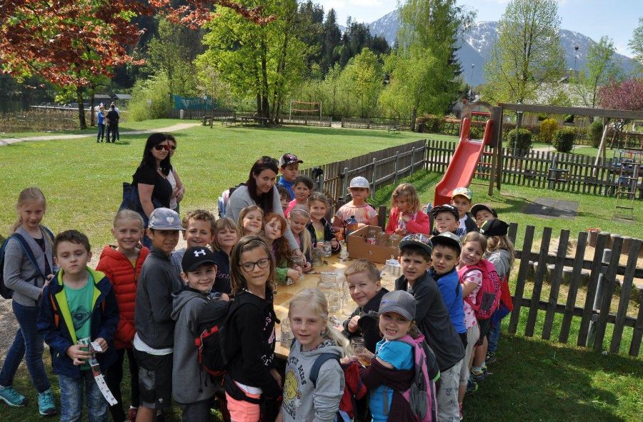 Volksschule Altaussee (Basteln mit Abfällen) Volksschule Altaussee (Basteln mit Abfällen)