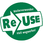 Grünes Logo mit Aufschrift "ReUSE Weiterverwenden statt wegwerfen!". Symbol für Weiterverwendung.
