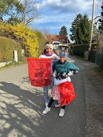 Kinder beim großen steirischen Frühjahrsputz.