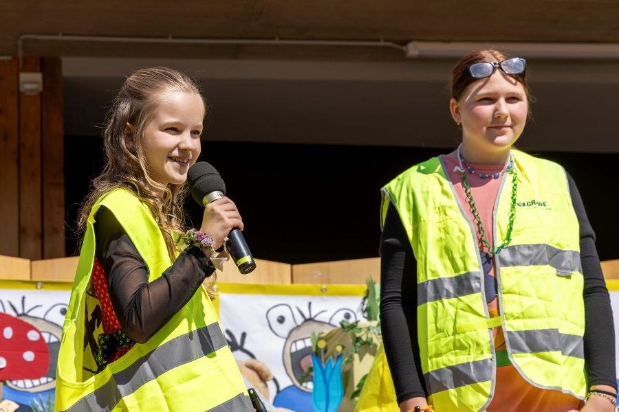 „Litterweise“ Träume - ein Mini-Theaterstück der 3A Klasse des BG/BORG Deutschlandsberg unter
der Leitung von Frau Mag. Simone Poscharnik und Frau Mag. Carina Posch; „Litterweise“ Träume - ein Mini-Theaterstück der 3A Klasse des BG/BORG Deutschlandsberg unter
der Leitung von Frau Mag. Simone Poscharnik und Frau Mag. Carina Posch;